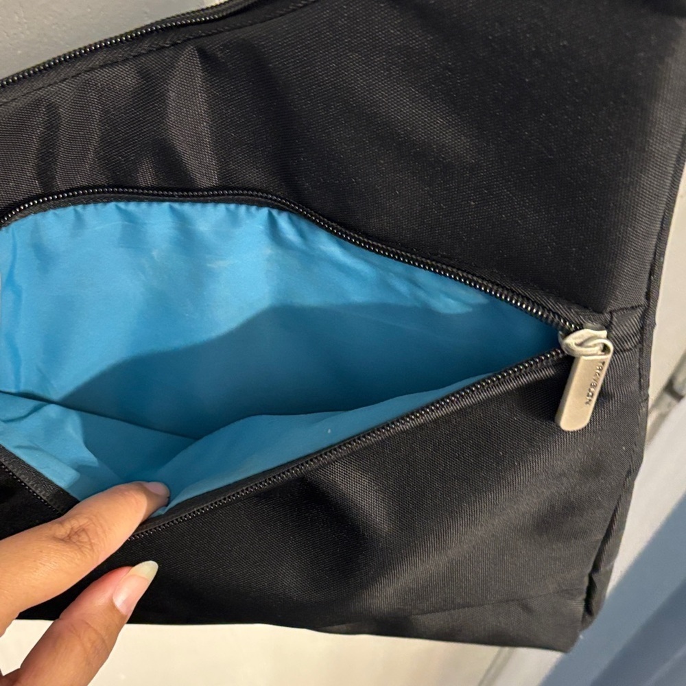 Travelon Anti-theft Classic Black Crossbody Bag - Picture 9 of 15
